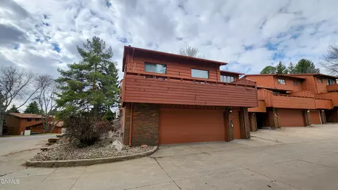 3012 Manitoba Ln, Bismarck, ND 58503