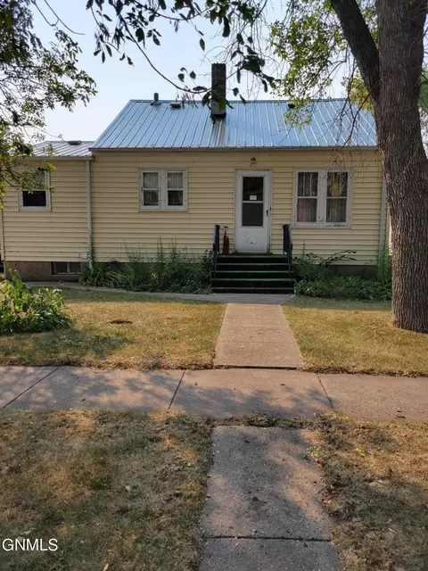 312 1st Ave SW, Ashley, ND 58413