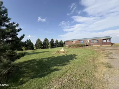2593 Abbott Ln N, Mandan, ND 58554