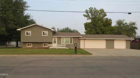 1605 4th Ave SW, Jamestown, ND 58401