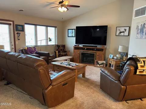 2318 Lexi Loop SE, Mandan, ND 58554 photo 8