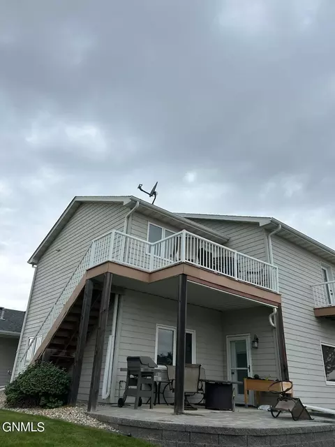 2318 Lexi Loop SE, Mandan, ND 58554 photo 2