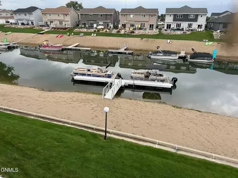 2318 Lexi Loop SE, Mandan, ND 58554