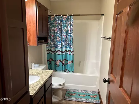 2318 Lexi Loop SE, Mandan, ND 58554 photo 16