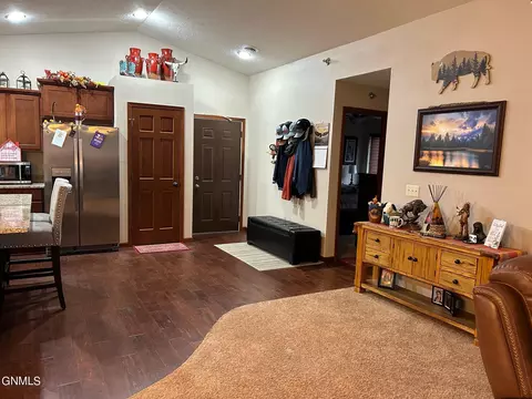 2318 Lexi Loop SE, Mandan, ND 58554 photo 5