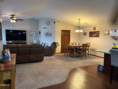 2318 Lexi Loop SE, Mandan, ND 58554 photo 7