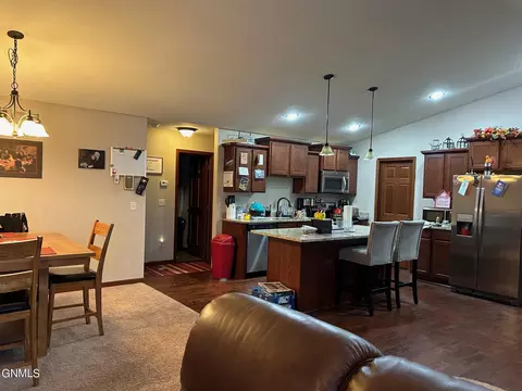 2318 Lexi Loop SE, Mandan, ND 58554 photo 4