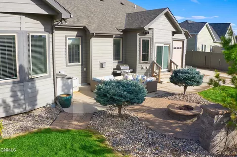 Exterior - 2213 15th Ave W, Williston, ND 58801 photo 7 of 11