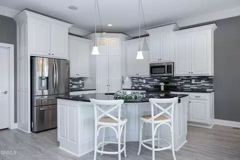 Kitchen - 2213 15th Ave W, Williston, ND 58801 photo 2 of 3