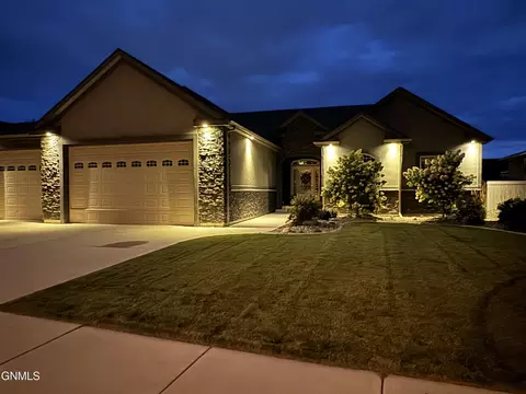 Exterior - 2213 15th Ave W, Williston, ND 58801 photo 11 of 11