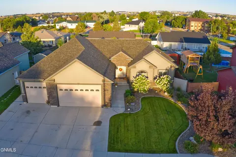 View/Area - 2213 15th Ave W, Williston, ND 58801 photo 1 of 8