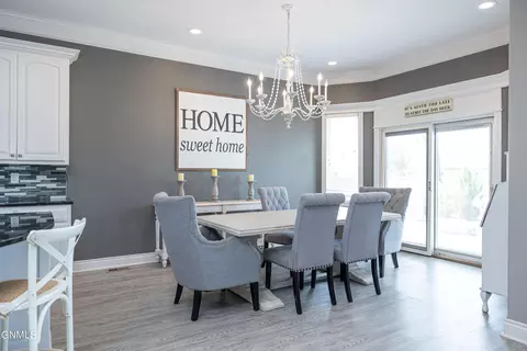 Dining - 2213 15th Ave W, Williston, ND 58801 photo 1 of 1