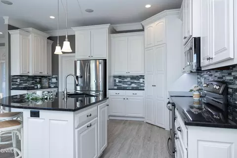 Kitchen - 2213 15th Ave W, Williston, ND 58801 photo 3 of 3