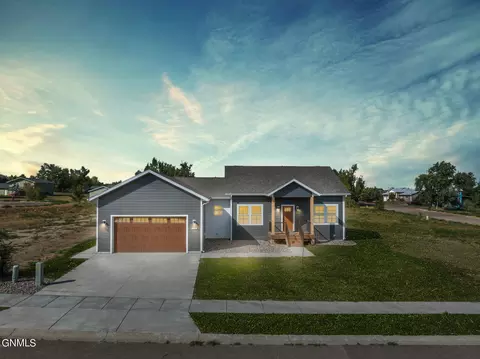 239 Crabapple Dr, Williston, ND 58801