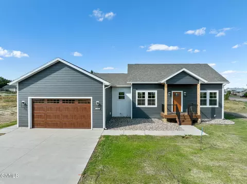 239 Crabapple Dr, Williston, ND 58801 photo 2