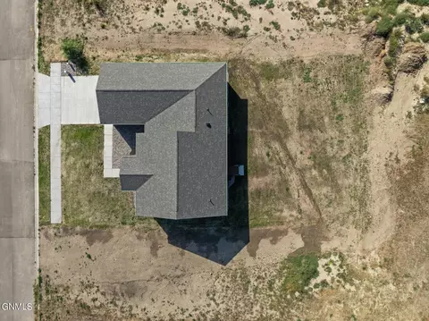 239 Crabapple Dr, Williston, ND 58801 photo 5