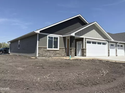 847 12th St SE, Valley City, ND 58072