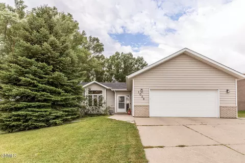 1029 Chambly Ave, Bismarck, ND 58503