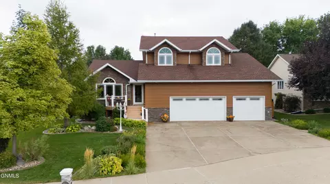 609 Sudbury Ave, Bismarck, ND 58503
