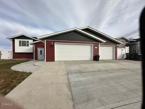 4716 Corvette St NW, Mandan, ND 58554 photo 11