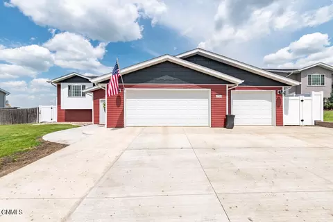 4716 Corvette St NW, Mandan, ND 58554 photo 32