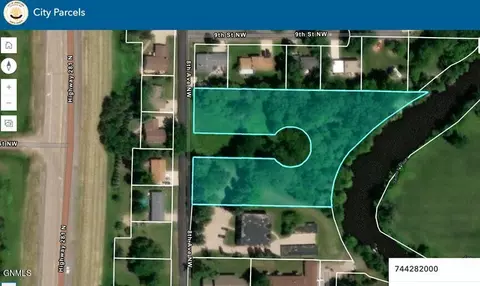 724 8th Ave NW, Jamestown, ND 58401
