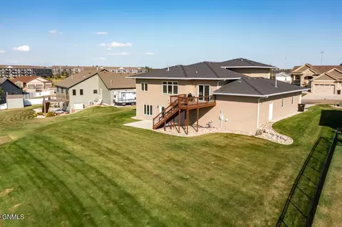 3916 Knudsen Loop, Bismarck, ND 58503 photo 41