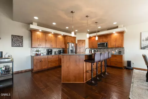 3916 Knudsen Loop, Bismarck, ND 58503 photo 7