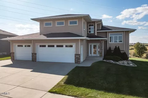 3916 Knudsen Loop, Bismarck, ND 58503