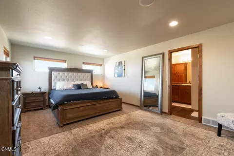 3916 Knudsen Loop, Bismarck, ND 58503 photo 19