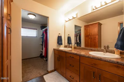 3916 Knudsen Loop, Bismarck, ND 58503 photo 21