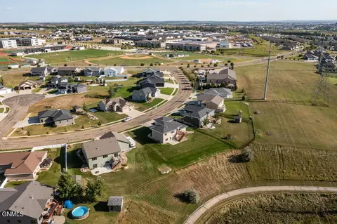 3916 Knudsen Loop, Bismarck, ND 58503 photo 44