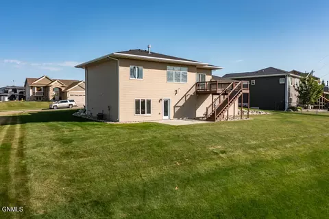 3916 Knudsen Loop, Bismarck, ND 58503 photo 40