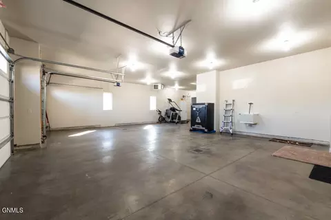 3916 Knudsen Loop, Bismarck, ND 58503 photo 31