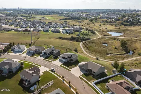 3916 Knudsen Loop, Bismarck, ND 58503 photo 45