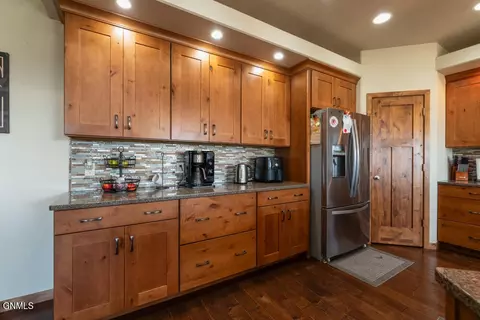 3916 Knudsen Loop, Bismarck, ND 58503 photo 9