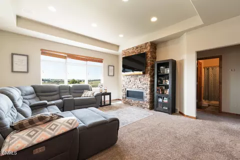 3916 Knudsen Loop, Bismarck, ND 58503 photo 5