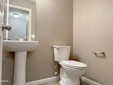 Bath - 4015 Normandy St, Bismarck, ND 58503 photo 2 of 5