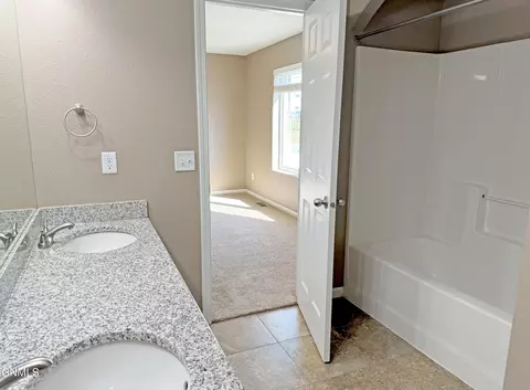 Bath - 4015 Normandy St, Bismarck, ND 58503 photo 3 of 5