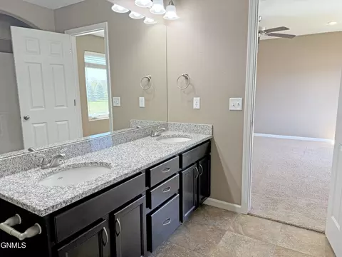 Bath - 4015 Normandy St, Bismarck, ND 58503 photo 4 of 5