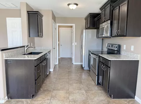 Kitchen - 4015 Normandy St, Bismarck, ND 58503 photo 2 of 6