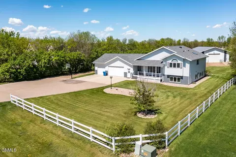 2123 Arabian Dr, Mandan, ND 58554
