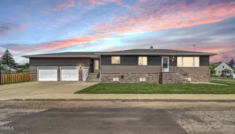 901 4th Ave W, Williston, ND 58801