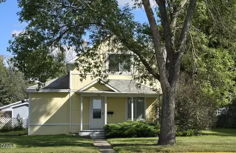 316 4th Ave NE, Jamestown, ND 58401