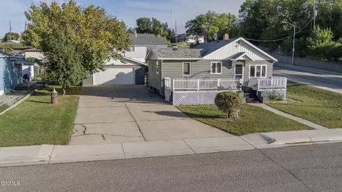 100 6th St NW, Mandan, ND 58554