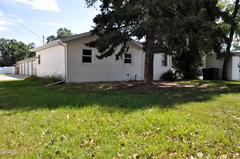 406 Railway Ave SW, Mandan, ND 58554