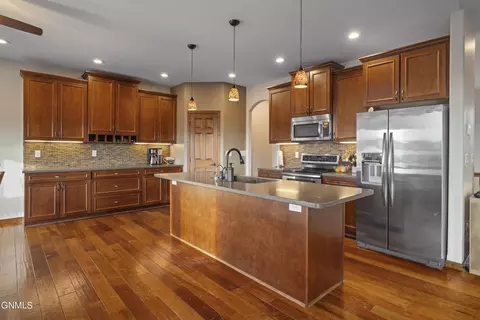 152 Duchess Dr, Bismarck, ND 58501 photo 5