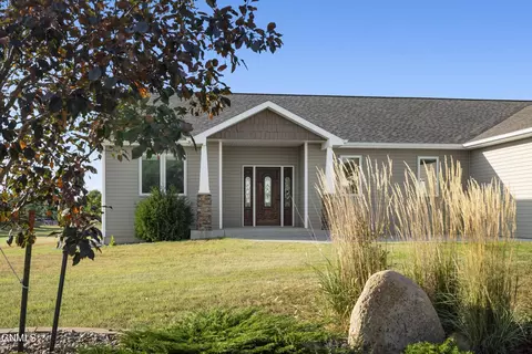 152 Duchess Dr, Bismarck, ND 58501 photo 3