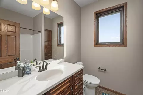 152 Duchess Dr, Bismarck, ND 58501 photo 18