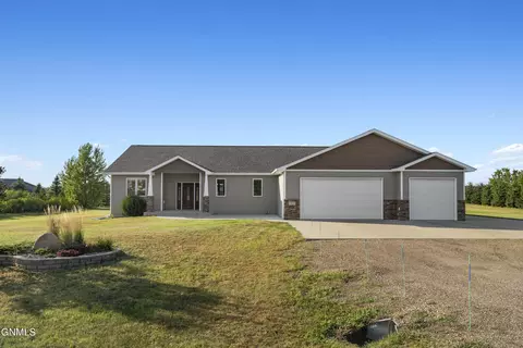 152 Duchess Dr, Bismarck, ND 58501 photo 2